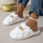 Chinelos de interior de pelúcia para mulheres - Sapatos de casa quentes e macios, sola de EVA antiderrapante, calçado de lounge aconchegante para todas as estações em preto/branco/bege/ - Presente perfeito para casa, spa ou ocasiões especiais - Design fácil de limpar e não lavável, chinelos para senhoras, conforto em casa, simples slipon, construção durável, calçado confortável, lounge em casa, elegante slipon, material amigável com a pele, sapatos slipon, apaixonados por spa