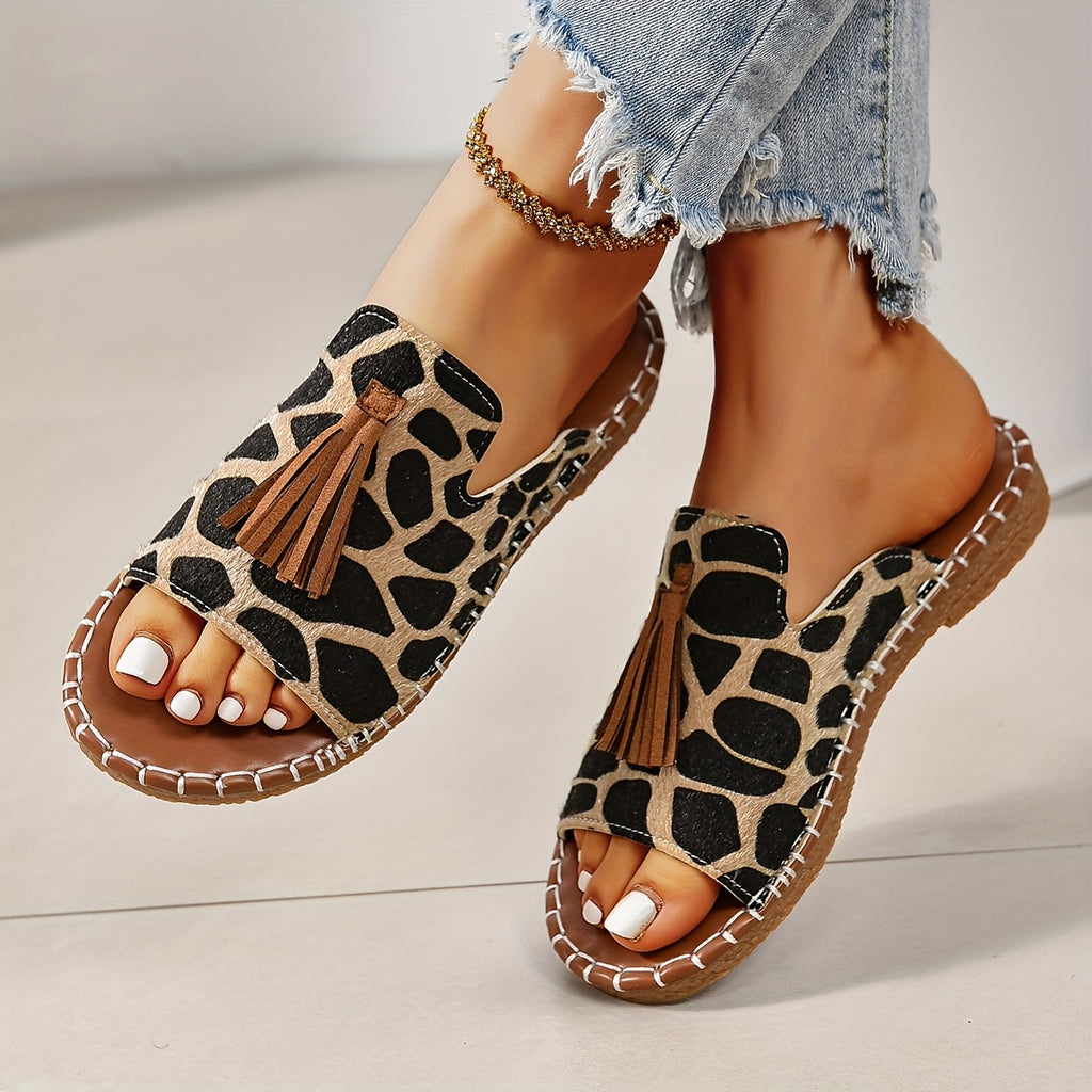 Sandálias rasas decoradas com franjas no estilo étnico feminino, sandálias de férias na praia, antiderrapantes para uso ao ar livre, chinelos elegantes e versáteis.