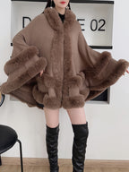 Cardigan com Capuz Estilo Cape Forrado em Pele Sintética para Mulheres - Casaco Grande e Aberto de Pelúcia Borgonha para Clima Frio, Elegância Inspirada no Oriente Médio, Somente Limpeza a Seco, Casacos de Inverno Femininos, Vestuário para Tempo Friíssimo, Roupa Externa Estilo Cape, Casaco de Tecido Luxuoso