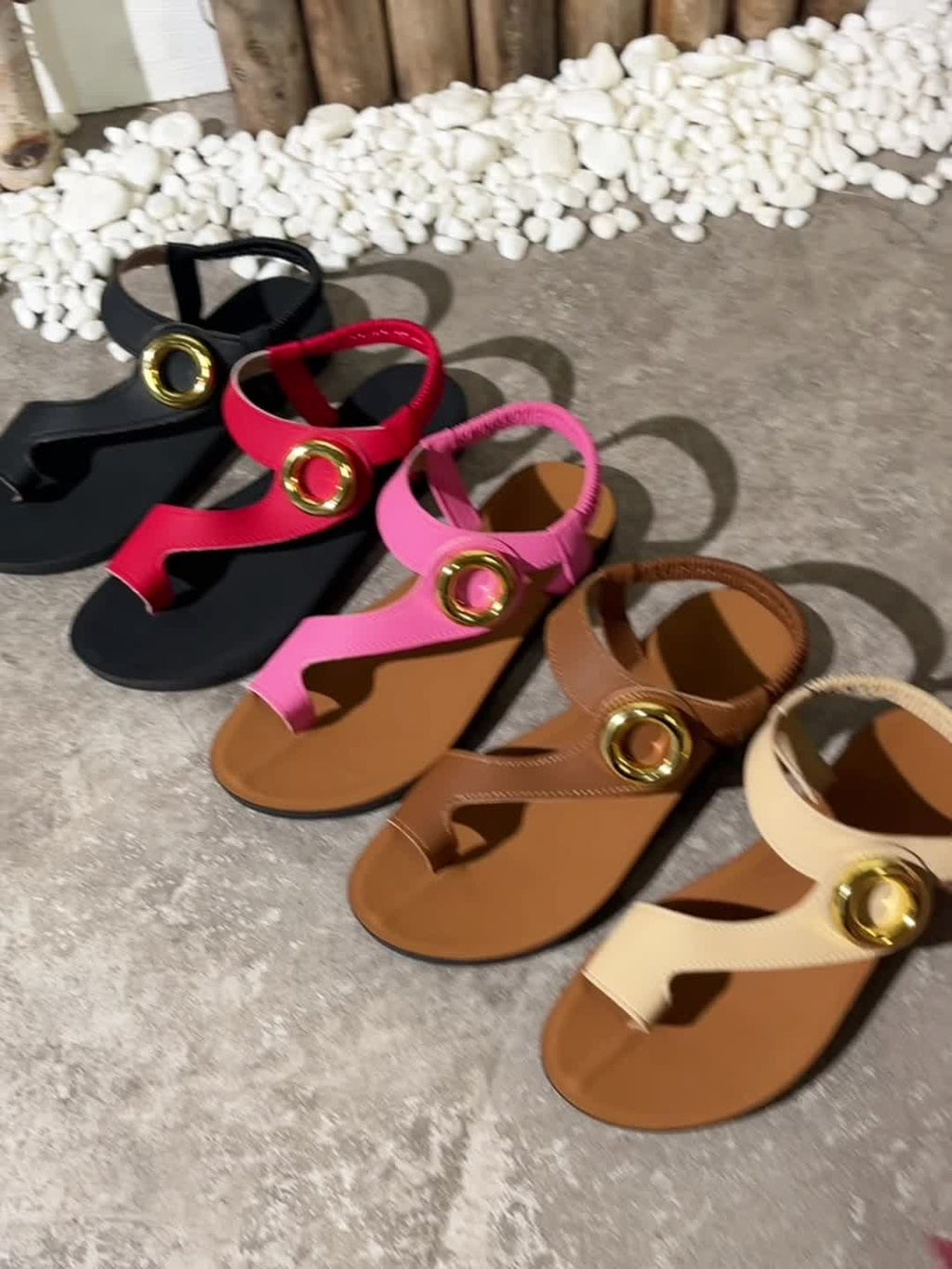 Sandálias Femininas Bege/Bege Claro - Palmilhas Antiderrapantes e Acolchoadas, Sapatos de Praia Abertos para o Verão, Sandálias Plataforma em PU - Casual e Formais, Fácil Limpeza, Design com Fivela Estiloso, Conforto Macio, Cobertura Durável