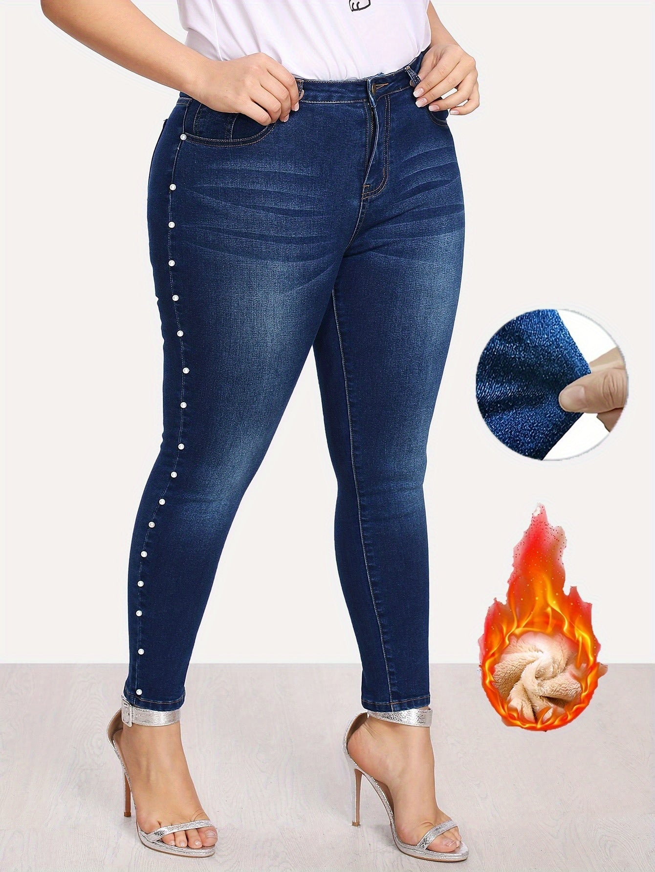 Jeans de Corte Plus-Size com Forro de Lã Estilo Francês, Disponíveis em Cinco Tamanhos, Apresentando um Design de Botão com Aplicações que é Trendy e .