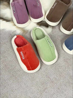 Chinelos de Inverno Bordados e Aconchegantes para Mulheres - Sola Macia, Sapatos de Conforto Fofo para Uso Interno, Design Bicolor com Patch "Super", Ideais para Uso em Casa, Chinelos de Quarto