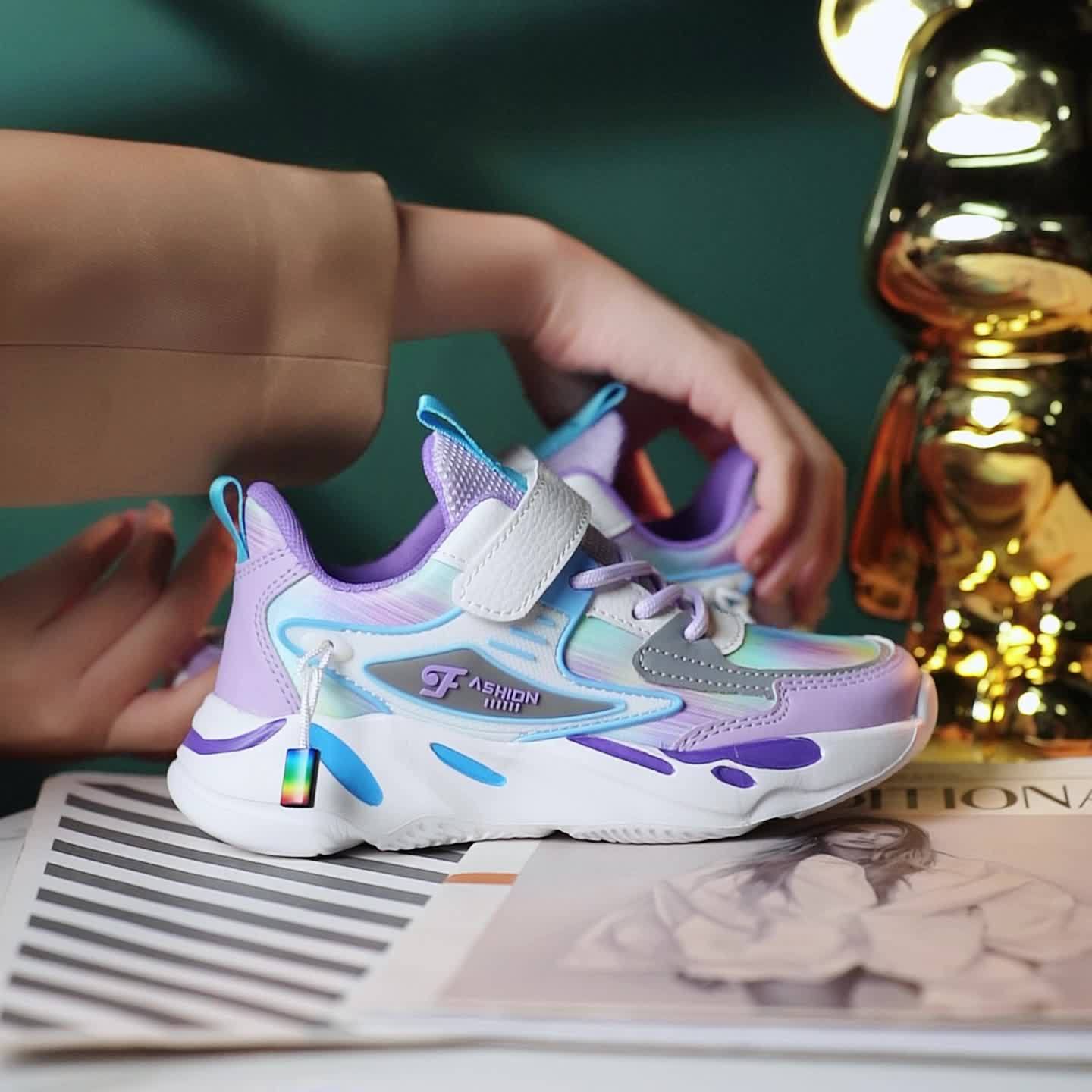 Sapatos de corrida leves para crianças - Sapatos de corrida para rapazes e raparigas com fecho, sola EVA antiderrapante - Sapatos respiráveis para crianças pequenas até aos primeiros adolescentes - Acento laranja/azul - Escola, parque infantil, desporto - Fecho fácil de colocar, calçado ativo para crianças, calçado elegante para crianças, ajuste confortável, calçado para crianças, escolares