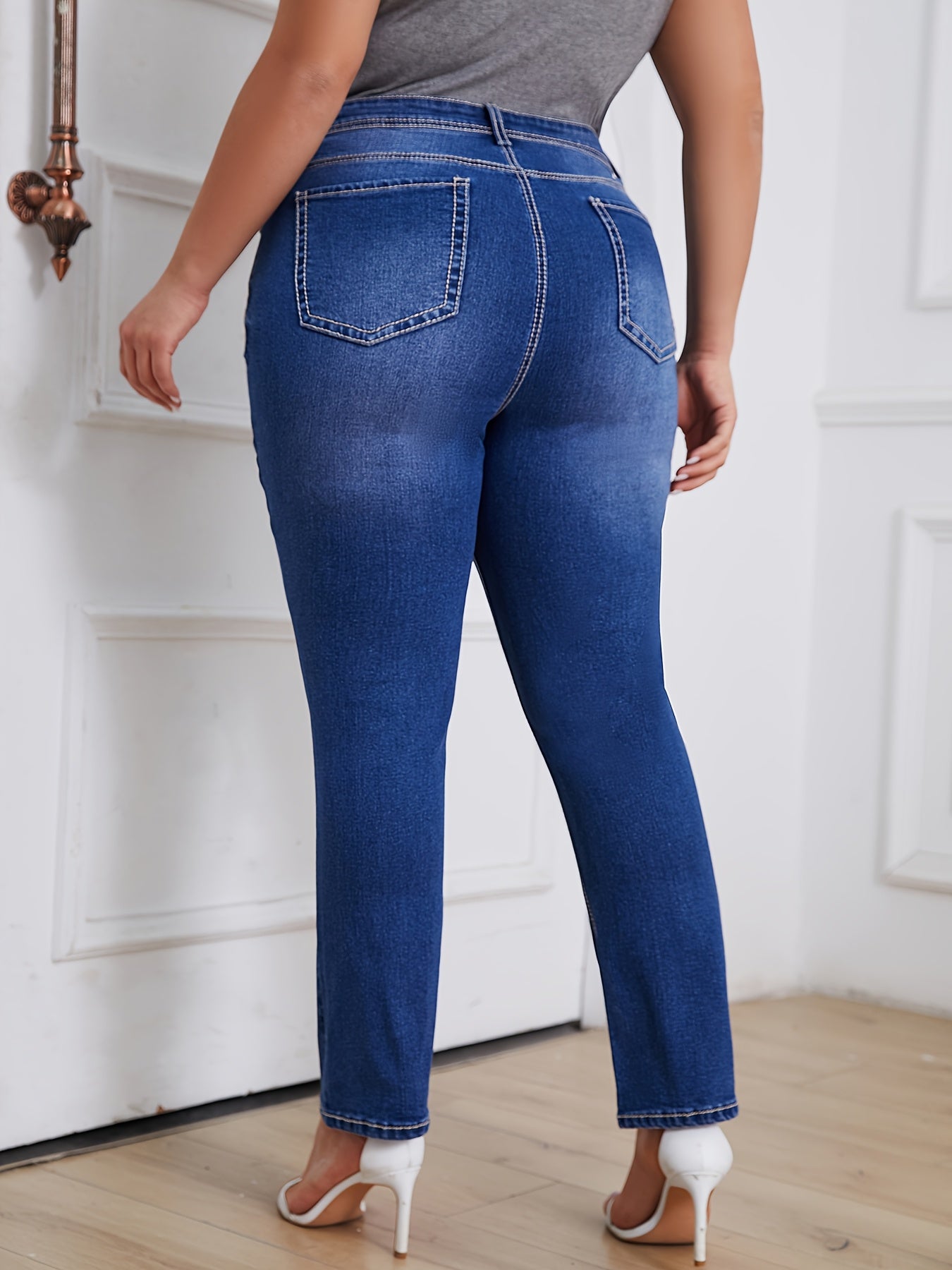 Calças Jeans Femininas Plus Size de Cintura Alta em Stretch, Modelagem Reta com Bolsos Inclinados e Estilo Vintage, Azul, Confortáveis para Uso Diário