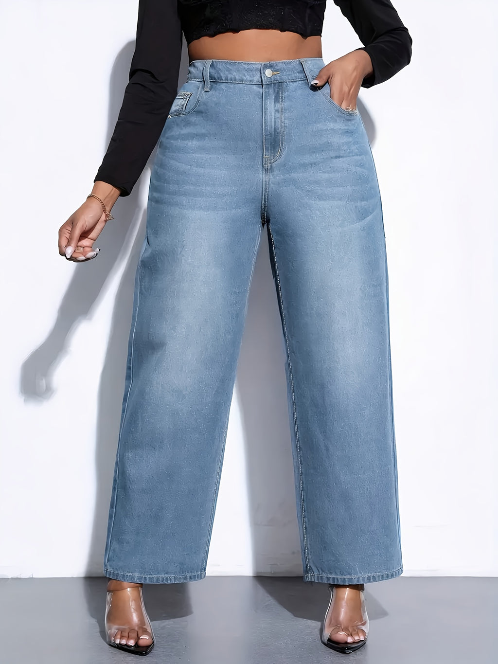 Calças Jeans Plus Size de Cintura Alta e Perna Larga - Azul Claro, Denim Vintage Lavado Ajustado com Elástico, Calça Longa Reta Solta com Alças para Cinto e Lavável na Máquina para Looks Casuais e do Dia a Dia
