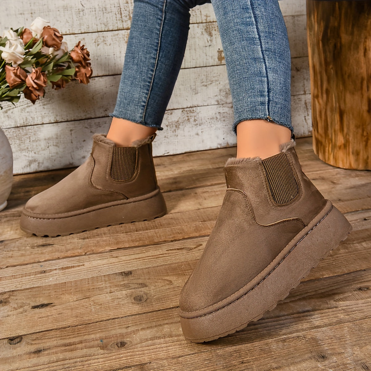 Botas de tornozelo femininas resistentes apresentam um pescoço macio e felpudo para um visual confortável e elegante. Disponíveis em khaki, preto e cinzento escuro, essas botas de inverno são perfeitas para mulheres. A fechadura de atacadores e design tornam-nas fáceis de usar. O bico arredondado e design de deslizamento tornam-nas confortáveis e presentes para mulheres. A sola elevada é durável e resistente à abrasão. São perfeitas para férias diárias e outras atividades fashionáveis.