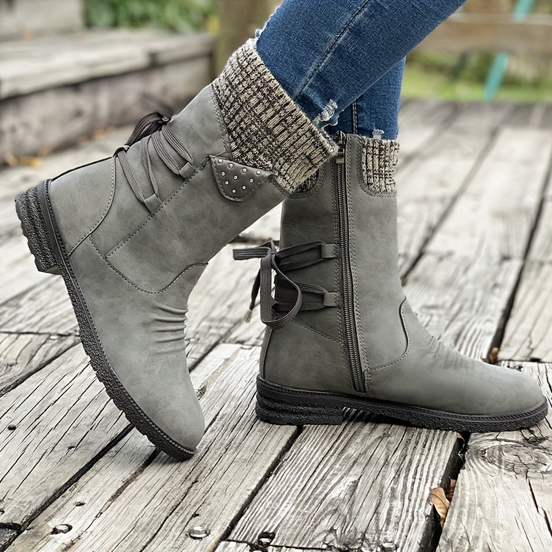 Botas Vintage Clássicas e Elegantes de Cano Médio. Design de Cano Elástico com Ajuste de Cadarço para Tamanhos Plus Size. Disponíveis em Várias Cores: Cinza, Preto, Caqui, Azul, Roxo. Botas de Cano Curto com Bico Redondo para o Outono, um Presente Adorável para Mulheres. Leves e Confortáveis para o