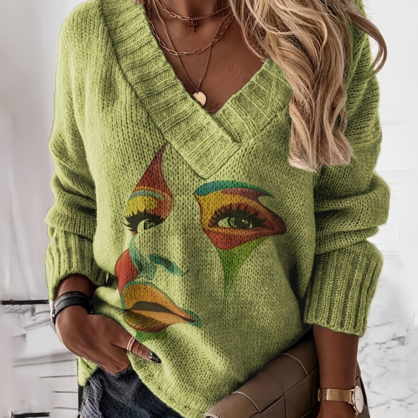 Stylish V-Neck Casual Blouse with Contrast Print