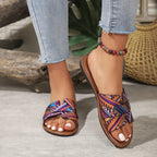 Sandálias de Verão Casuais para Mulheres - Elegantes Chinelos Planos de Dedo Aberto com Padrão Geométrico Vibrante, Cano Marrom e Sola de Borracha Preta, Perfeitas para a Praia ou Vestuário Casual, Calçado de Praia | Sandálias com Padrão Geométrico | Sandálias com Cano de Lona