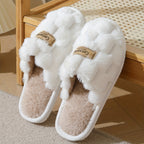 Chinelos de interior de pelúcia para mulheres - Sapatos de casa quentes e macios, sola de EVA antiderrapante, calçado de lounge aconchegante para todas as estações em preto/branco/bege/ - Presente perfeito para casa, spa ou ocasiões especiais - Design fácil de limpar e não lavável, chinelos para senhoras, conforto em casa, simples slipon, construção durável, calçado confortável, lounge em casa, elegante slipon, material amigável com a pele, sapatos slipon, apaixonados por spa