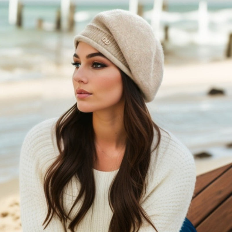 Gorro Feminino - Touca de Inverno Macia e Ajustável com Fecho de Botão, Leve e Confortável para Esportes e Looks Casuais, Lavagem Manual, Essencial para Calor ao Ar Livre, Acessório Versátil