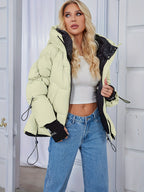 Jaqueta Acolchoada Elegante Bege Feminina - Casaco de Inverno Quente e Casual com Acabamento Preto, Mangas Compridas e Capuz com Zíper, Tecido de Poliéster para Conforto Externo