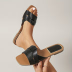 Novidades de Verão 2025 - Sapatos Femininos Casuais Leves para Exterior, Sandálias de Moda com Abertura na Ponta, Chinelos de Praia Minimalistas e Confortáveis, Sandálias Slide Planas para Senhoras e Meninas, Dourado, Nude, Branco e Preto