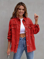 Jaqueta de ganga Boho-Chic de tamanho grande para mulheres com detalhes desgastados - Azul claro, tamanho grande, fecho de botão, mangas compridas, bainha desfiada, estilo casual para todas as estações, roupa exterior casual | Jaqueta de bainha desfiada | Jaqueta de bainha desfiada