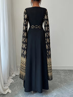 Vestido Kimono Elegante de Manga Comprida para Mulher com Estampado Geométrico Preto e Dourado - Vestido Formal de Chão com Decote Quadrado e Detalhes em Cores Contrastantes, Vestido de Noite Versátil para Todas as Estações
