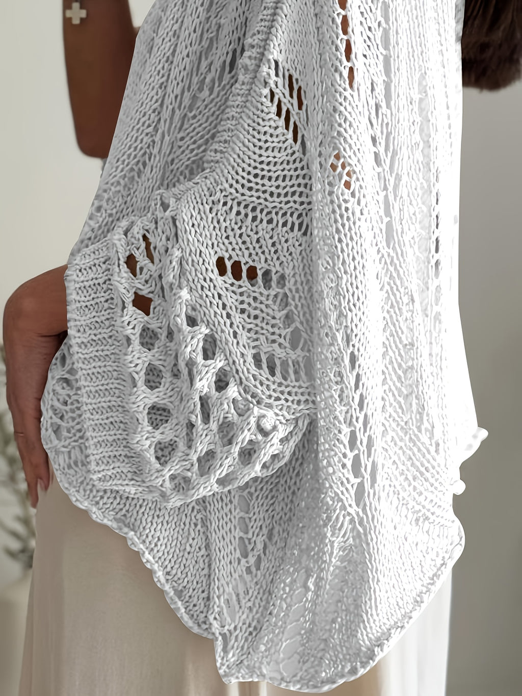 Plus Size, Top Casual Feminino com Recorte Geométrico e Manga 3/4 - Cobertura Protetora Solar Solta para Primavera/Verão, Roupa de Praia Translúcida e Respirável, Camada de Proteção Solar, Estampa Crochê, Tecido Lavável à Mão, Elasticidade Média