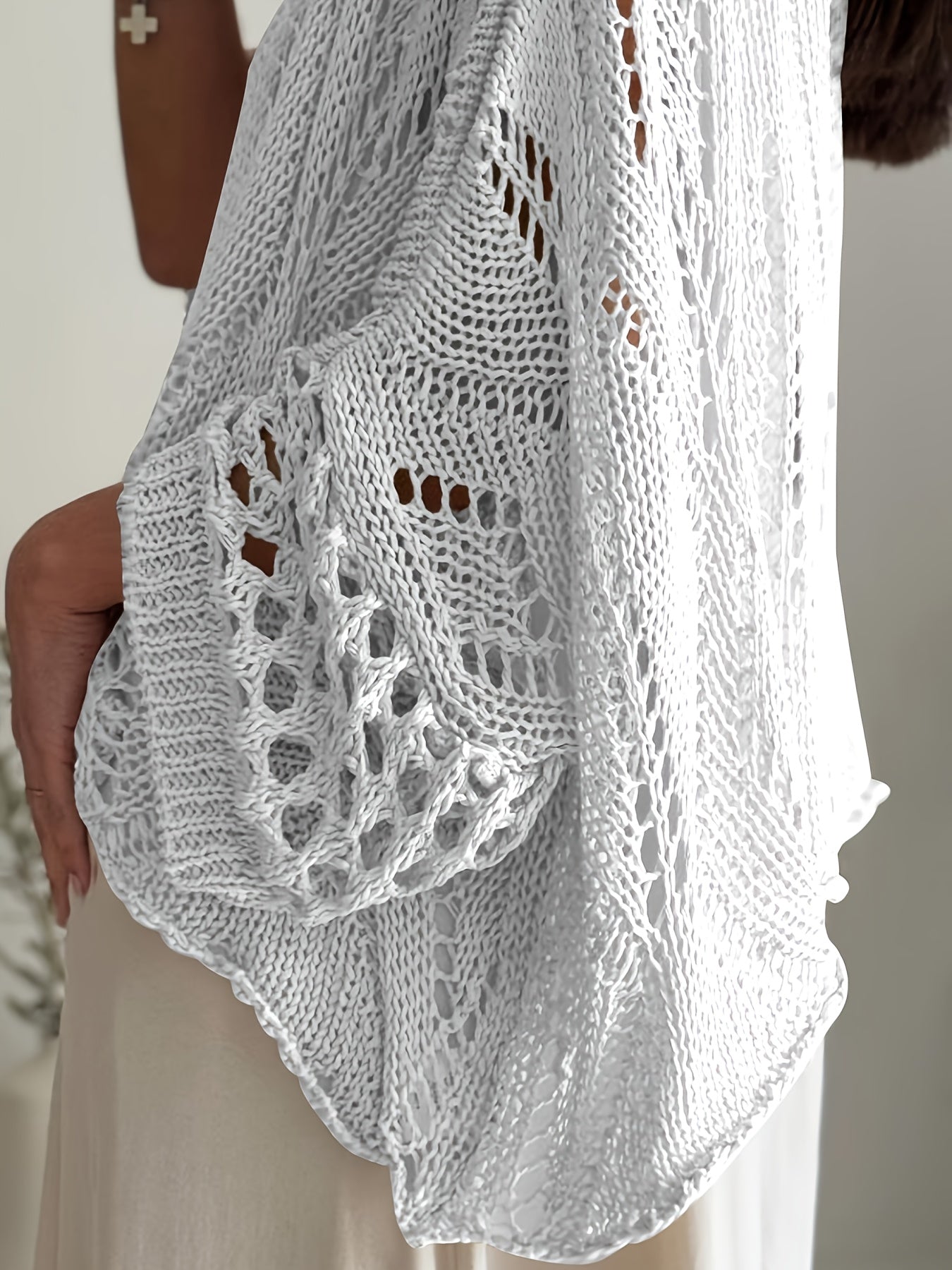 Plus Size, Top Casual Feminino com Recorte Geométrico e Manga 3/4 - Cobertura Protetora Solar Solta para Primavera/Verão, Roupa de Praia Translúcida e Respirável, Camada de Proteção Solar, Estampa Crochê, Tecido Lavável à Mão, Elasticidade Média