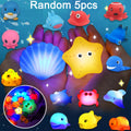 Conjunto de Brinquedos de Banho Flutuantes e Luminosos de 1/3/5/7/10 unidades | Brinquedos Educativos Coloridos Aleatórios para Crianças, Presente Perfeito de Aniversário, Natal, Páscoa, Material de PVC, Bateria de Botão Não Recarregável, Diversão na Banheira e na Duche