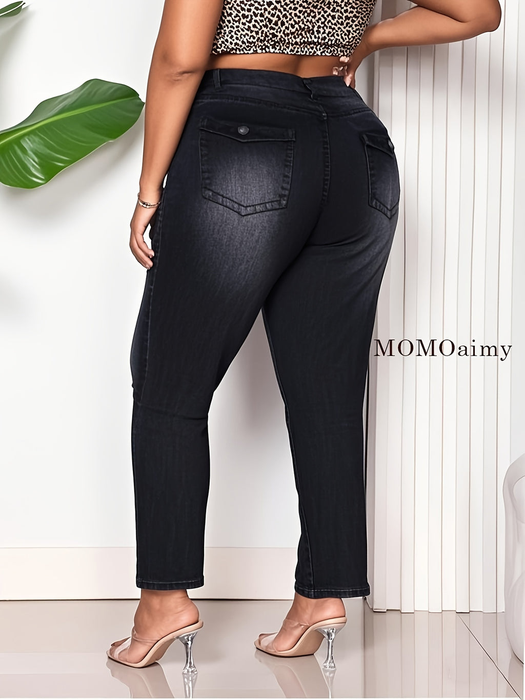 2025 Nova Chegada Plus Size Mulheres Jeans de Cintura Alta em Denim Elástico - Estilo Retrô Casual de Perna Reta, Cintura Média com Bolsos Traseiros, Acabamento Lavado Azul Claro para Vestuário Casual, Conforto Diário, Jeans de Estilo Retrô, Ajuste Confortável