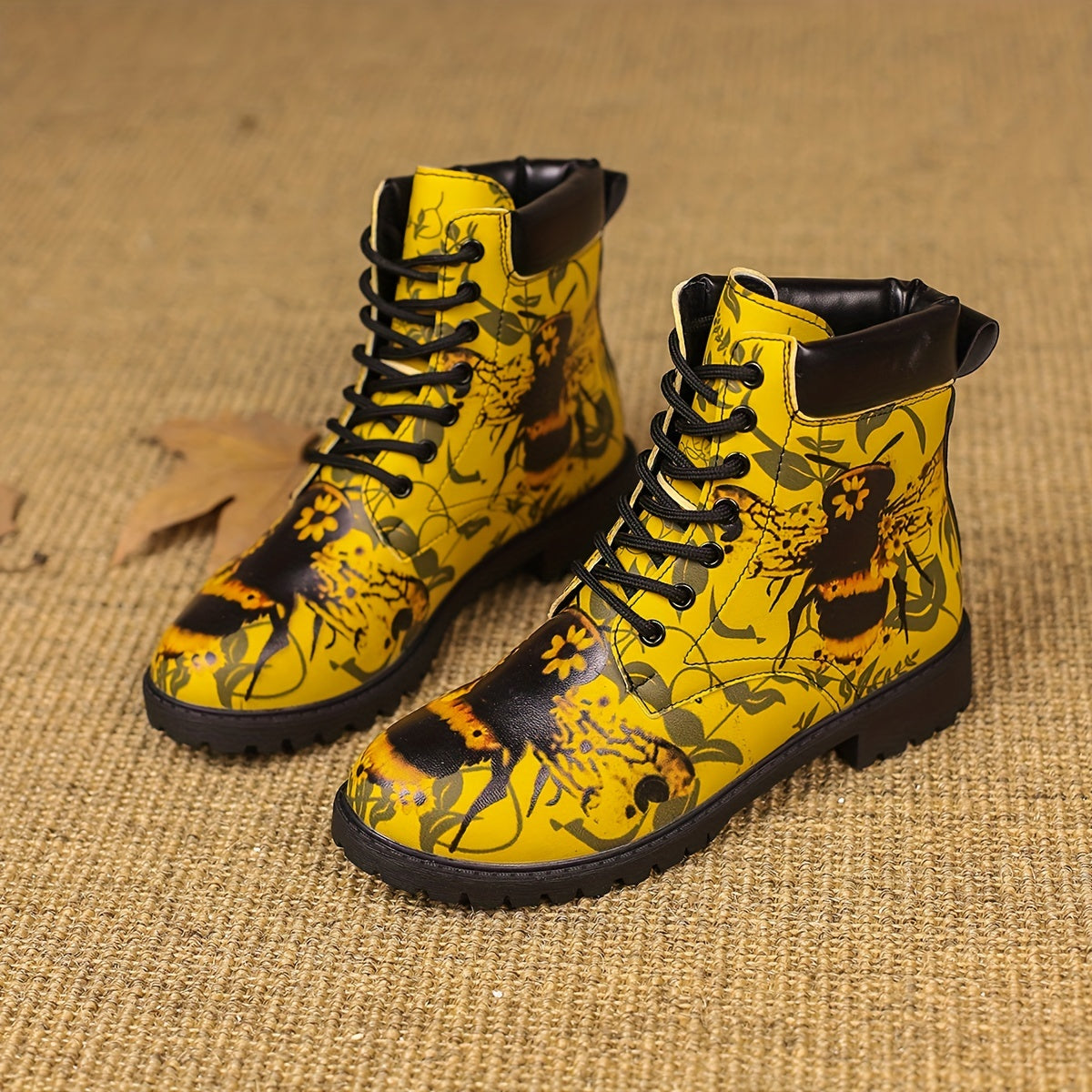 Botas curtas com estampado de abelha na moda para mulheres, botas de tornozelo com atacadores na moda, botas confortáveis para mulheres