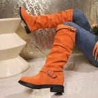Botas de Cano Alto Slip-On para Mulher - Fecho Slip-On, Palmilha Acolchoada e Sola TPR Antiderrapante - Botas Formais e de Uso Diário para Todas as Estações em Preto/Vermelho/Azul/Laranja - Plataforma de Salto Médio, Parte Superior em Tecido Fácil de Limpar - Calçado Casual a Profissional para Mulher