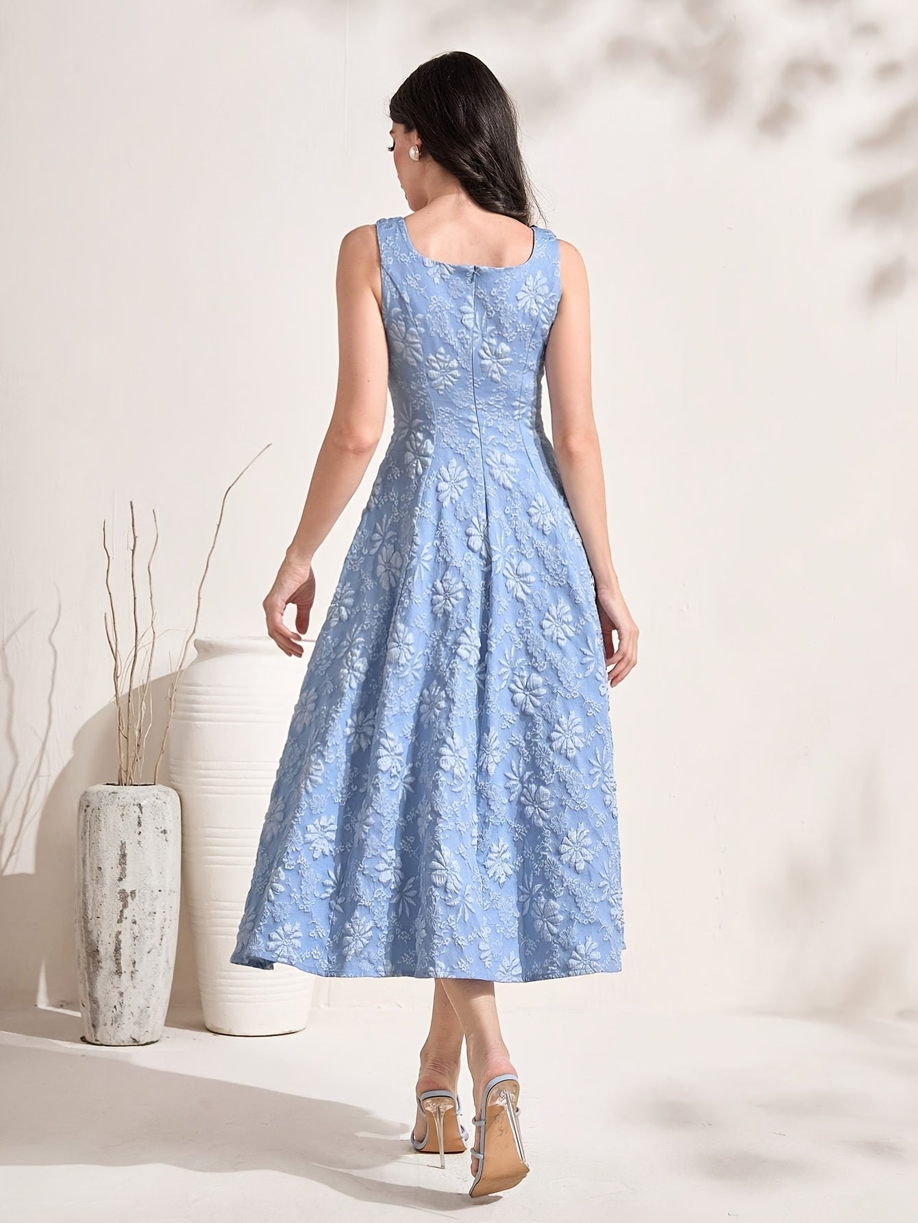 Vestido Maxi Sem Mangas Jacquard Floral Elegante para Mulheres - Decote Quadrado, Azul Claro com Padrões Florais Intricados, Perfeito para Férias de Primavera/Verão, Vestuário de Férias | Vestido com Estampa Floral | Decote Quadrado, Vestido Floral
