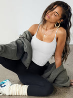 Top curto sexy sem costas para mulheres - Top branco sem alças de corte ajustado com detalhe de corte, peça versátil para todas as estações para camadas casuais ou elegantes, top elegante | Estilo top curto | Construção