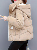 Jaqueta com Capuz de Inverno Feminina - Elegante Casaco Bege e Branco com Zíper e Design de Coração, Roupa Externa Quente de Poliéster para Looks Casuais ou Chiques, Jaqueta de Inverno