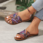 Sandálias de Verão Casuais para Mulheres - Elegantes Chinelos Planos de Dedo Aberto com Padrão Geométrico Vibrante, Cano Marrom e Sola de Borracha Preta, Perfeitas para a Praia ou Vestuário Casual, Calçado de Praia | Sandálias com Padrão Geométrico | Sandálias com Cano de Lona