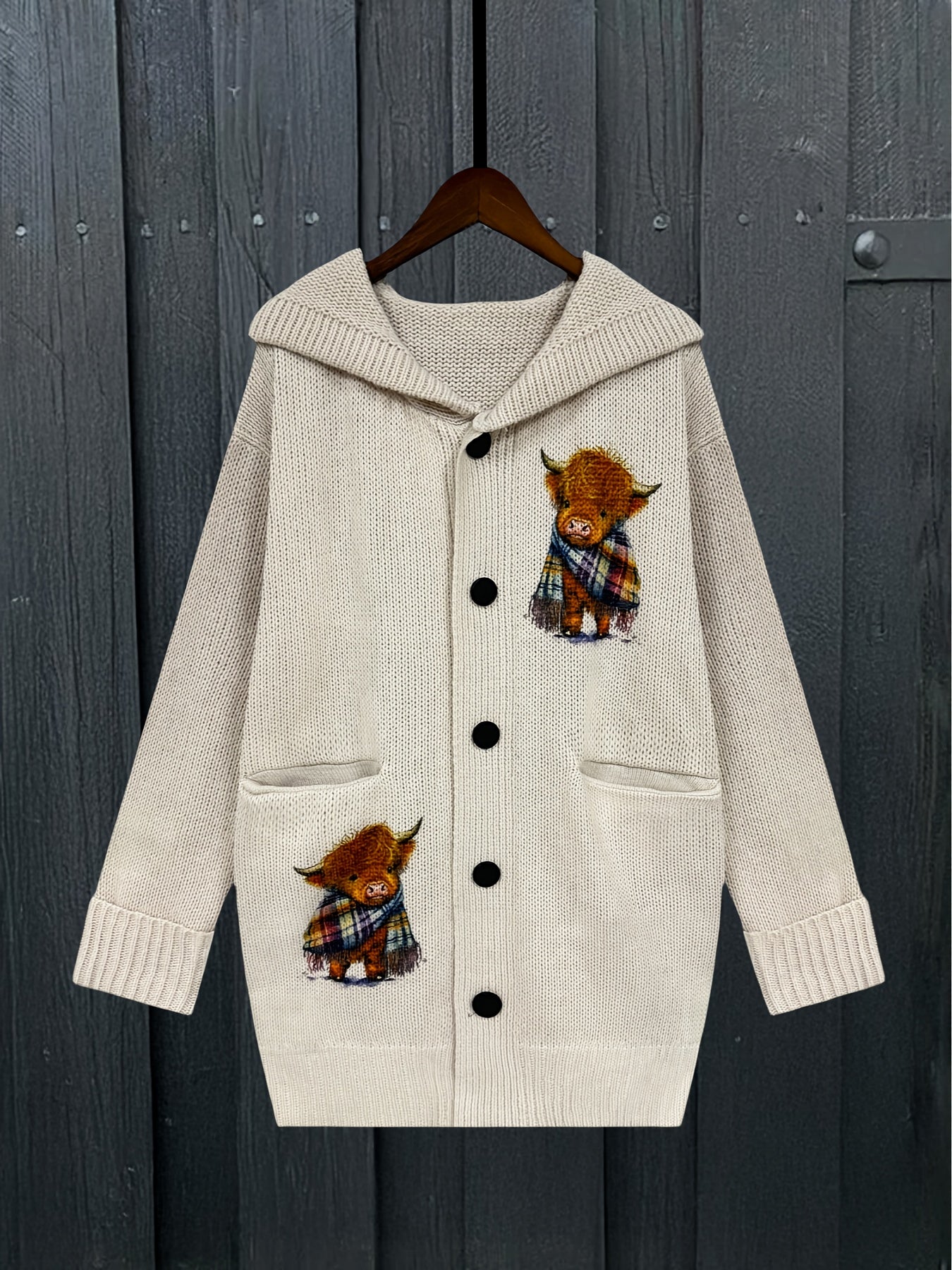 Casaco de Inverno Feminino com Capuz e Estampa Xadrez Highland Cow, Fechamento em Botões & Bolso no Peito - Sobretudo Oversized para Outono/Inverno, Design Rústico Aconchegante com Padrão Animal Inspirado em Ovelha