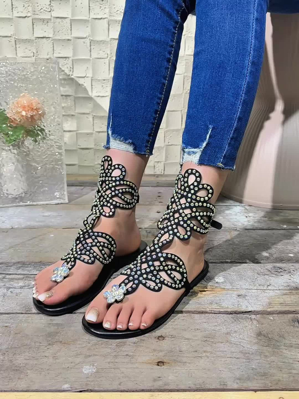 Sandálias Femininas Plus Size 2025 Verão Nova, Bico Redondo com Detalhes em Strass e Recorte Fashion para Mulheres - Estilo Europeu e Americano