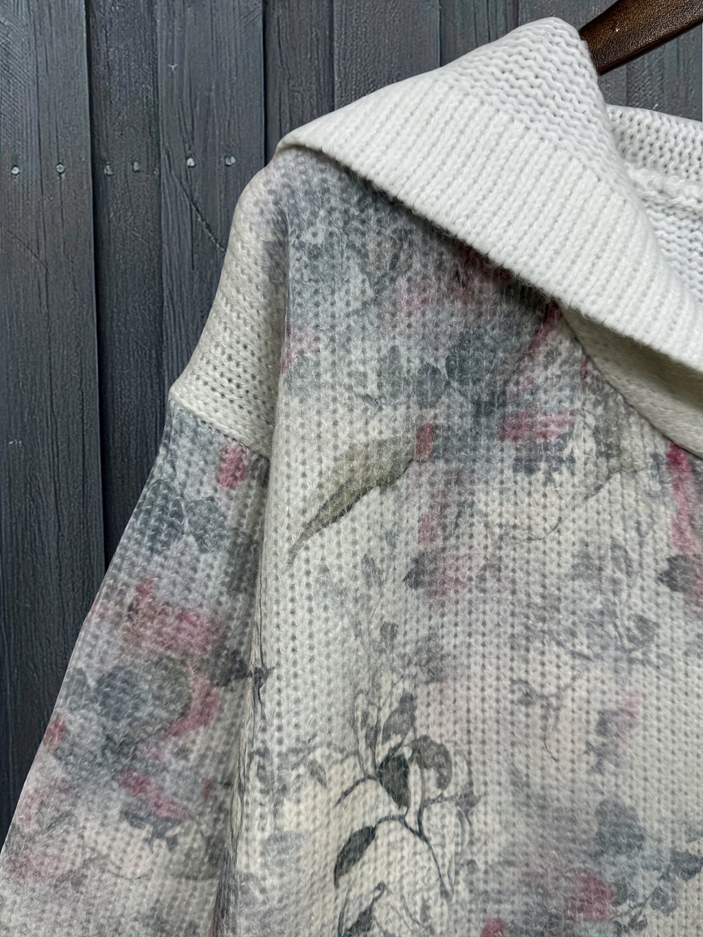 Cardigã com capuz confortável para mulheres com estampa floral e coelho - Manga comprida, fecho de botão, ajuste solto, bege, roupa casual de outono/inverno, roupa de outono/inverno | Roupa de malha confortável | Construção