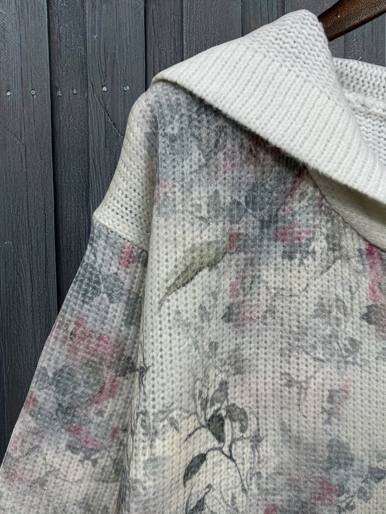 Cardigã com capuz confortável para mulheres com estampa floral e coelho - Manga comprida, fecho de botão, ajuste solto, bege, roupa casual de outono/inverno, roupa de outono/inverno | Roupa de malha confortável | Construção