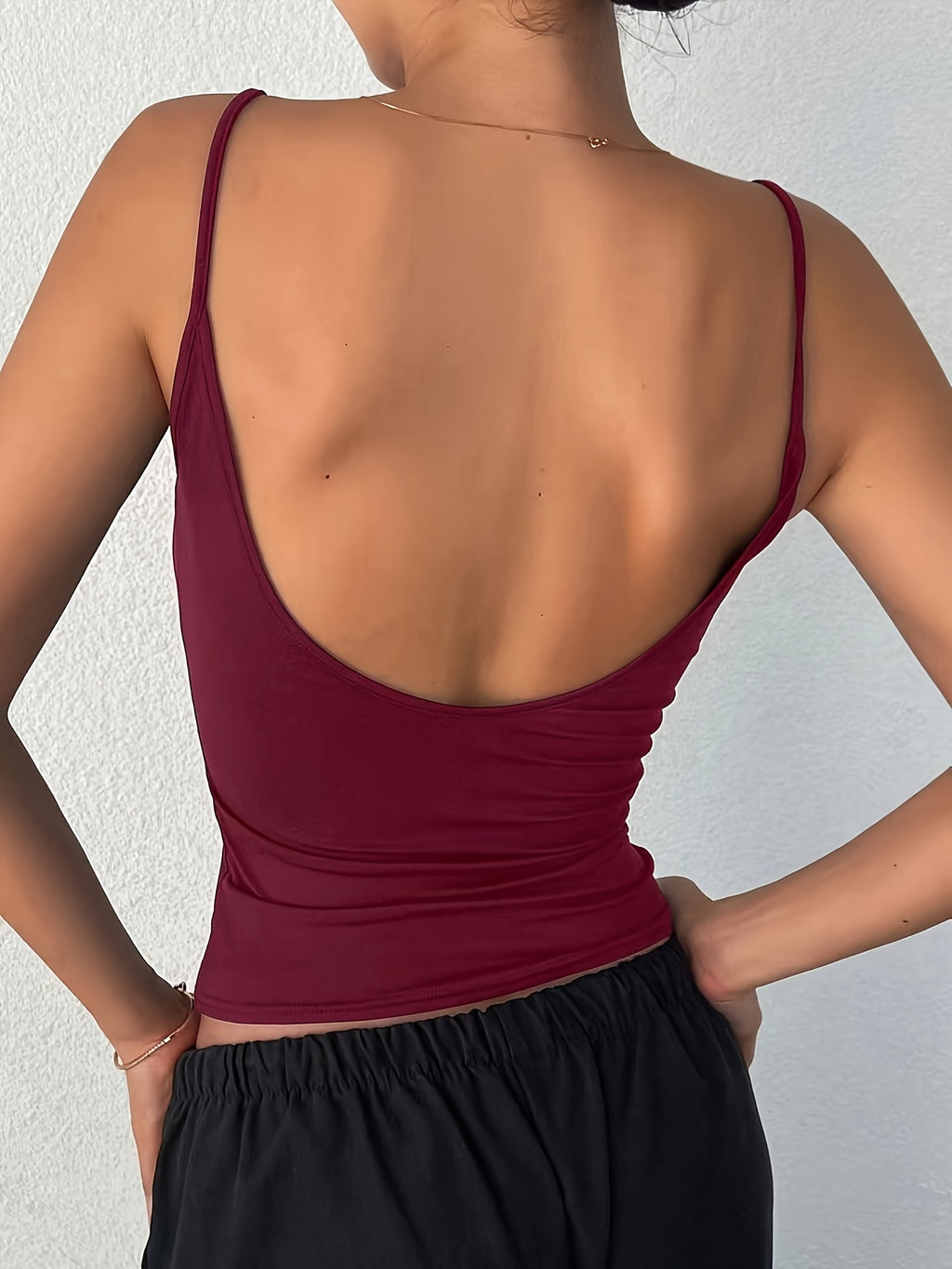 Top curto sexy sem costas para mulheres - Top branco sem alças de corte ajustado com detalhe de corte, peça versátil para todas as estações para camadas casuais ou elegantes, top elegante | Estilo top curto | Construção