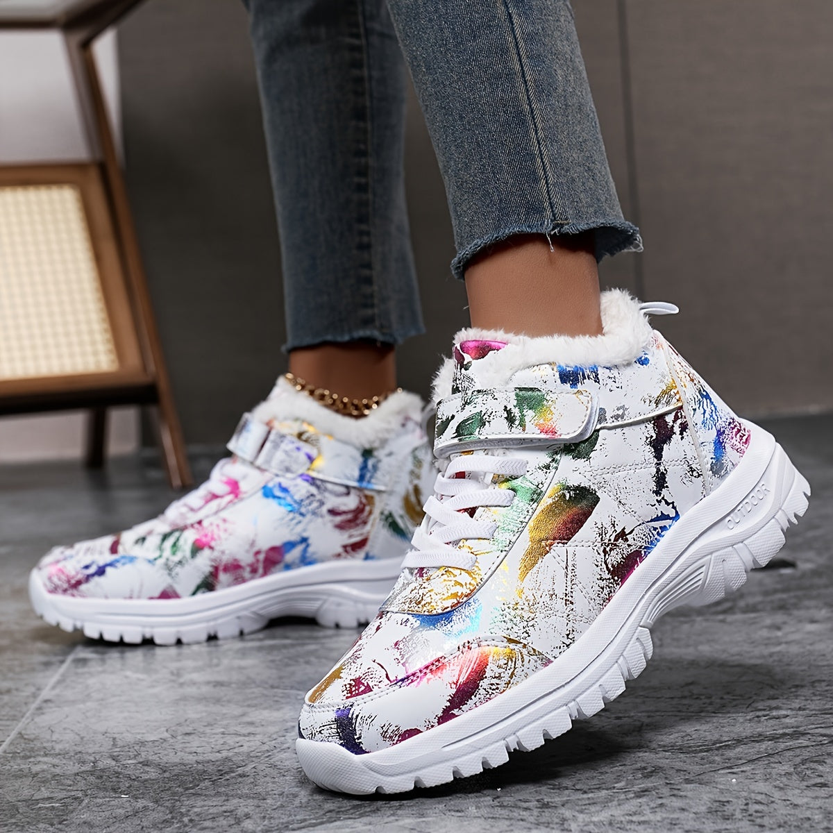 Botas de neve de inverno de pelúcia para mulheres - Salto médio acolchoado e grosso, bico redondo e fecho, padrão floral vibrante, forro de lã quente, perfeitas para ocasiões casuais e formais, botas de neve para mulheres, calçado formal, calçado com padrão decorativo, sola de EVA durável