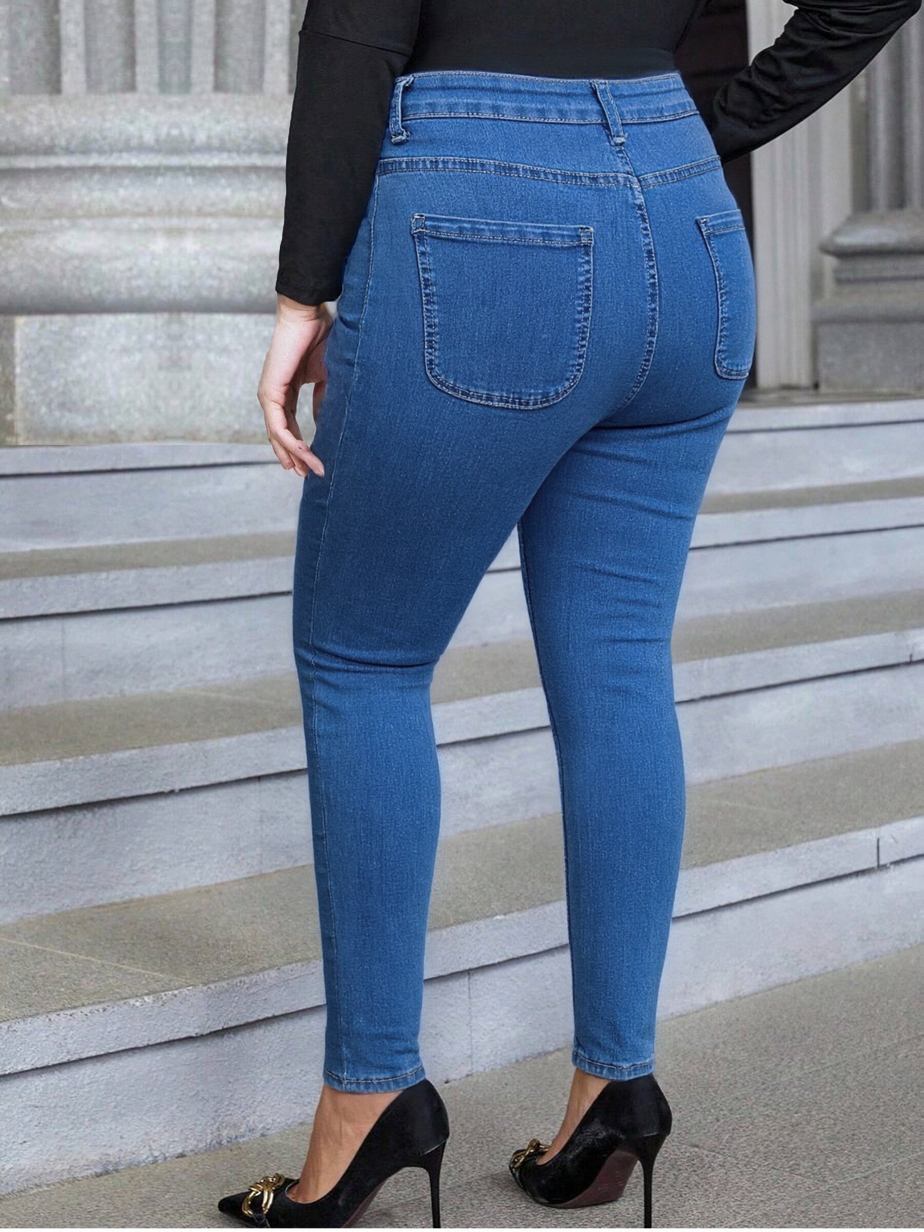 Jeans Justos de Tamanho Grande para Mulher | Cintura Subida, Ajuste Confortável, Tecido com Elasticidade Média, Comprimento Longo, Fecho de Zíper, Cor Lisa, Adequados para Todas as Estações