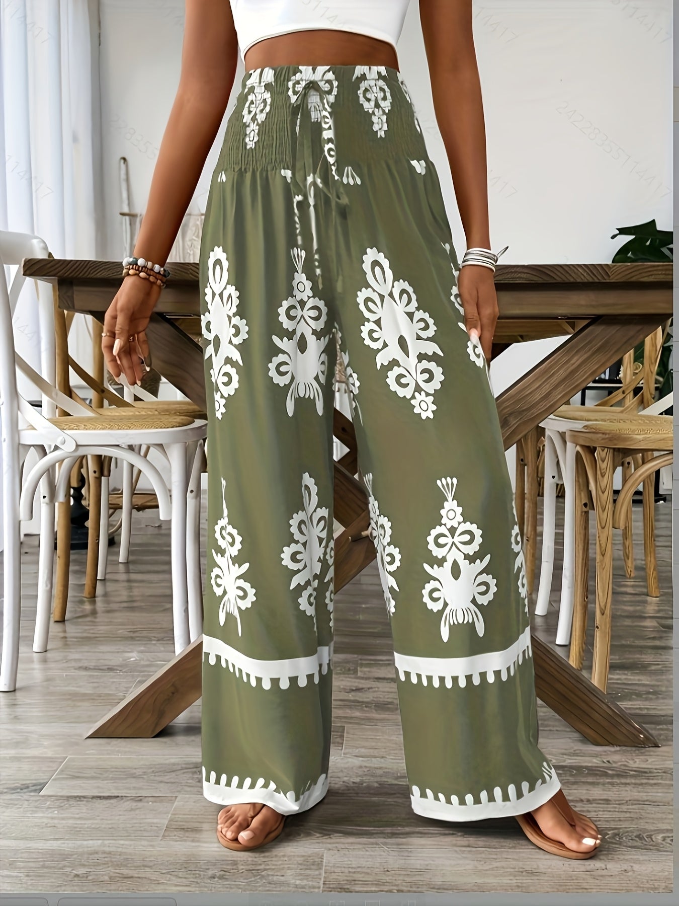 Calças Femininas de Perna Larga com Estampa Floral em Azul Marinho e Branco, Cintura Elástica com Cordão e Detalhe de Smocking - Lavável à Máquina, Confortáveis para Todas as Estações, Tecido Suave e Elegante