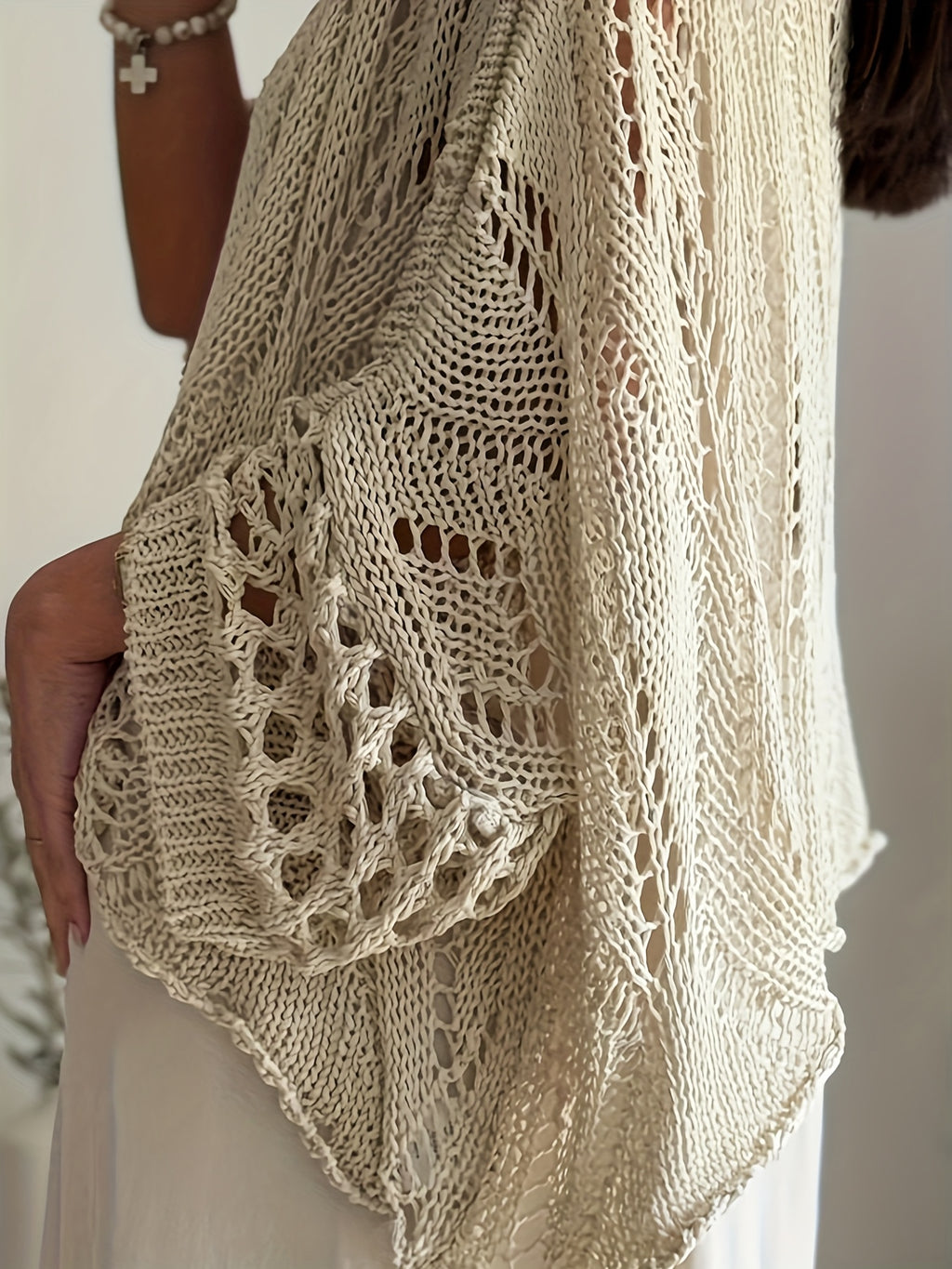 Plus Size, Top Casual Feminino com Recorte Geométrico e Manga 3/4 - Cobertura Protetora Solar Solta para Primavera/Verão, Roupa de Praia Translúcida e Respirável, Camada de Proteção Solar, Estampa Crochê, Tecido Lavável à Mão, Elasticidade Média