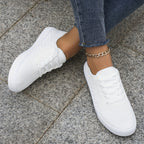 Tenis de Malha Respirável para Mulheres - Brancos, Baixos com Cadarço e Bico Redondo Confortáveis para Caminhada com Sola de Borracha Durável para Uso Casual & Atlético Leve, Sapatos Versáteis, Design Minimalista, Construção Flexível, Compradores Style Enthusiasts