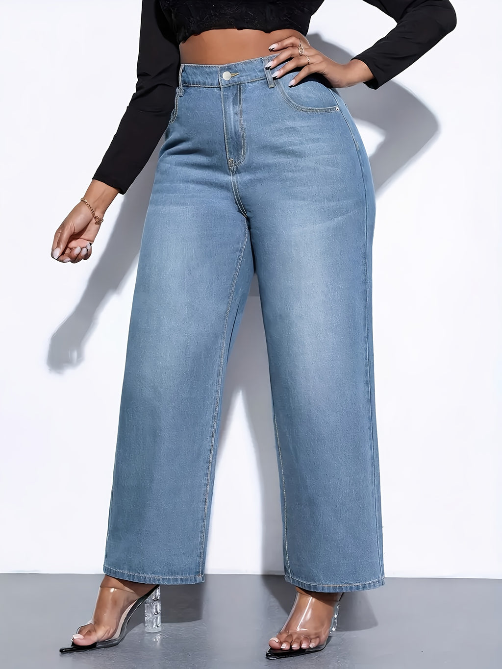 Calças Jeans Plus Size de Cintura Alta e Perna Larga - Azul Claro, Denim Vintage Lavado Ajustado com Elástico, Calça Longa Reta Solta com Alças para Cinto e Lavável na Máquina para Looks Casuais e do Dia a Dia