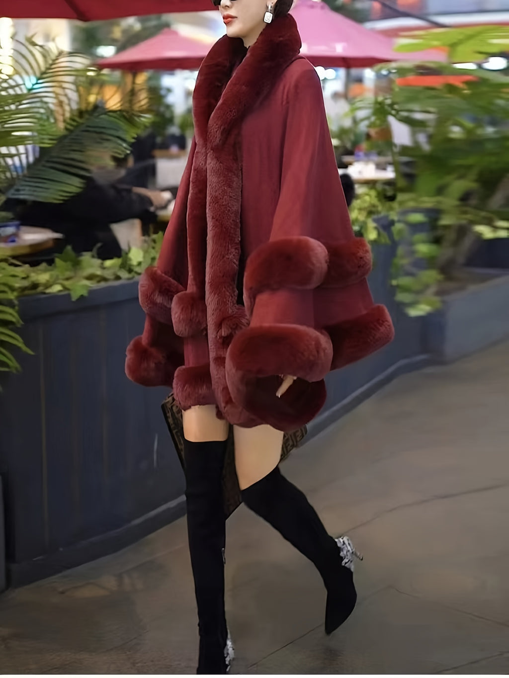 Cardigan com Capuz Estilo Cape Forrado em Pele Sintética para Mulheres - Casaco Grande e Aberto de Pelúcia Borgonha para Clima Frio, Elegância Inspirada no Oriente Médio, Somente Limpeza a Seco, Casacos de Inverno Femininos, Vestuário para Tempo Friíssimo, Roupa Externa Estilo Cape, Casaco de Tecido Luxuoso