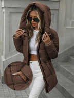 Coleção Outono/Inverno 2025: Casaco Puffer de Comprimento Médio Acolchoado, Jaqueta com Capuz Quente e Estilo Casual Moderno, Cinto Ajustável, Fechamento com Zíper, Ideal para o Dia a Dia e Atividades ao Ar Livre