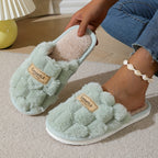 Chinelos de interior de pelúcia para mulheres - Sapatos de casa quentes e macios, sola de EVA antiderrapante, calçado de lounge aconchegante para todas as estações em preto/branco/bege/ - Presente perfeito para casa, spa ou ocasiões especiais - Design fácil de limpar e não lavável, chinelos para senhoras, conforto em casa, simples slipon, construção durável, calçado confortável, lounge em casa, elegante slipon, material amigável com a pele, sapatos slipon, apaixonados por spa