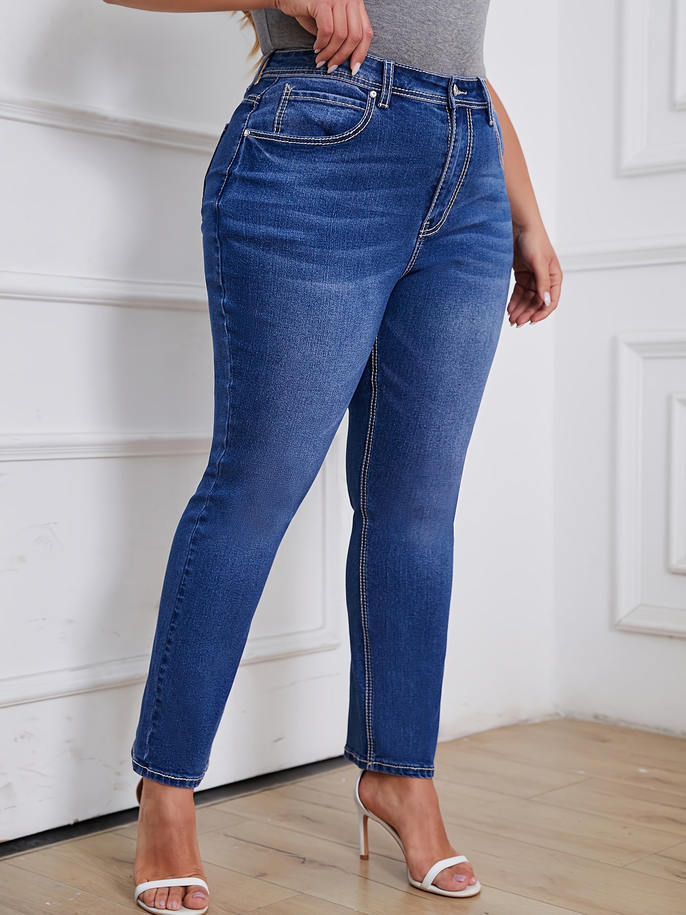 Calças Jeans Femininas Plus Size de Cintura Alta em Stretch, Modelagem Reta com Bolsos Inclinados e Estilo Vintage, Azul, Confortáveis para Uso Diário