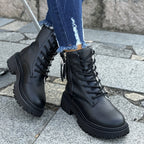 Botas de tornozelo com atacadores de inverno para mulheres com fecho lateral - Fácil de calçar/descalçar, sola de PVC antiderrapante, bico redondo e salto plano - Botas elegantes pretas e brancas para o dia a dia, escritório, eventos formais - Calçado para o frio para mulheres, botas de inverno para senhoras, calçado para o dia a dia, design de botas elegante, sola de PVC durável, vestuário de escritório, calçado elegante, forro confortável, mulheres conscientes da moda