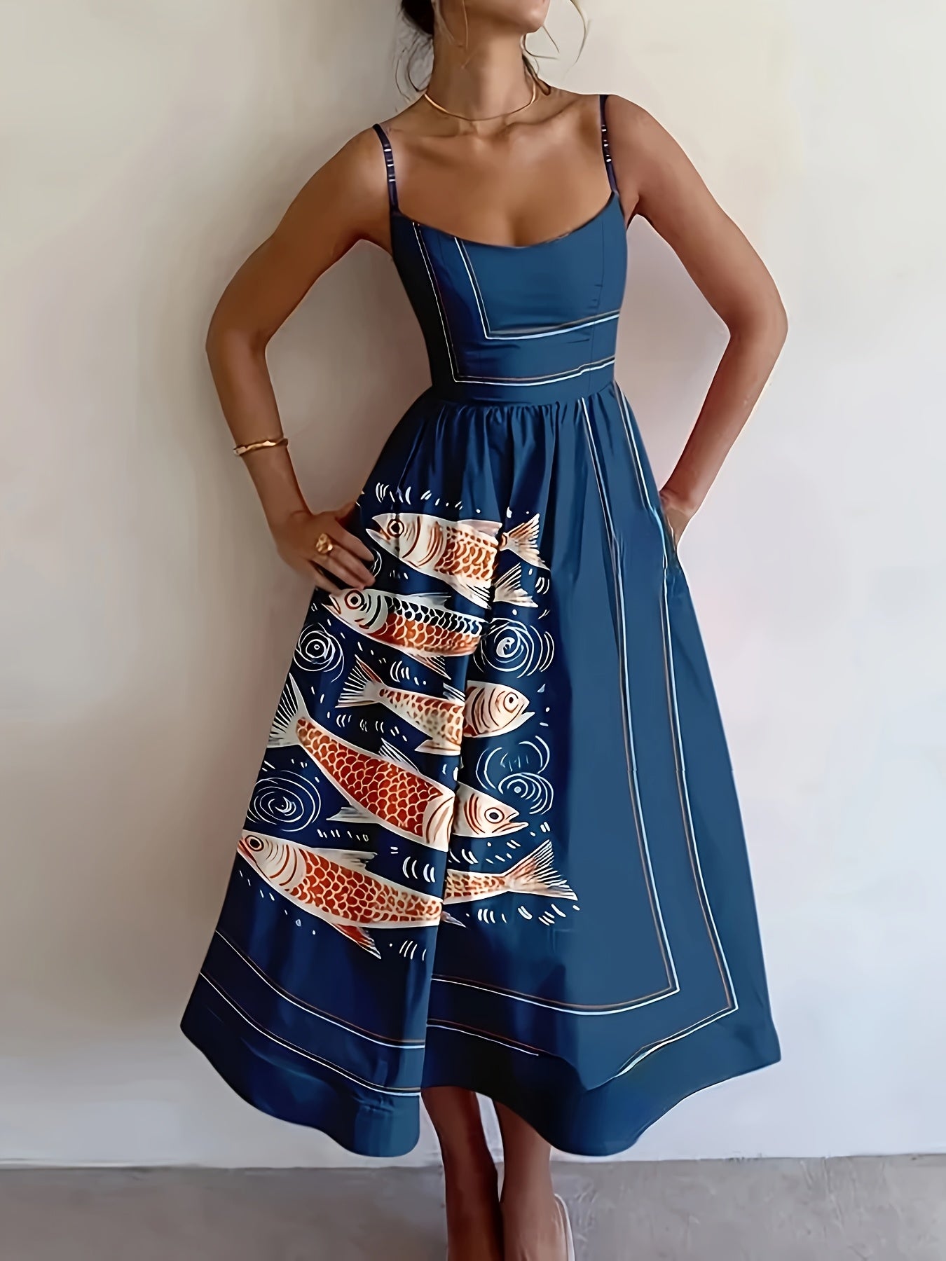 Vestido Vintage Abstrato com Estampa de Peixe - Azul Marinho e Laranja, Sem Mangas, Decote Ombro a Ombro, Saia A-Line Solta e Flare, Lavável à Máquina para Primavera Verão Outono, Moda Sazonal, Detalhe em Alças, Tecido Não Transparente, Roupa Casual ou Formal, Ideal para Férias, Vestuário Moderno