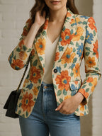Chic e Elegante, esta Blazer elegante apresenta um único botão e um estampado floral.