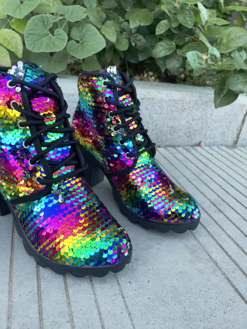  Botas de Tornozelo Chiques para Mulheres com Lantejoulas Coloridas - Respiráveis, com Cadarço e Salto Grosso para a Moda de Inverno