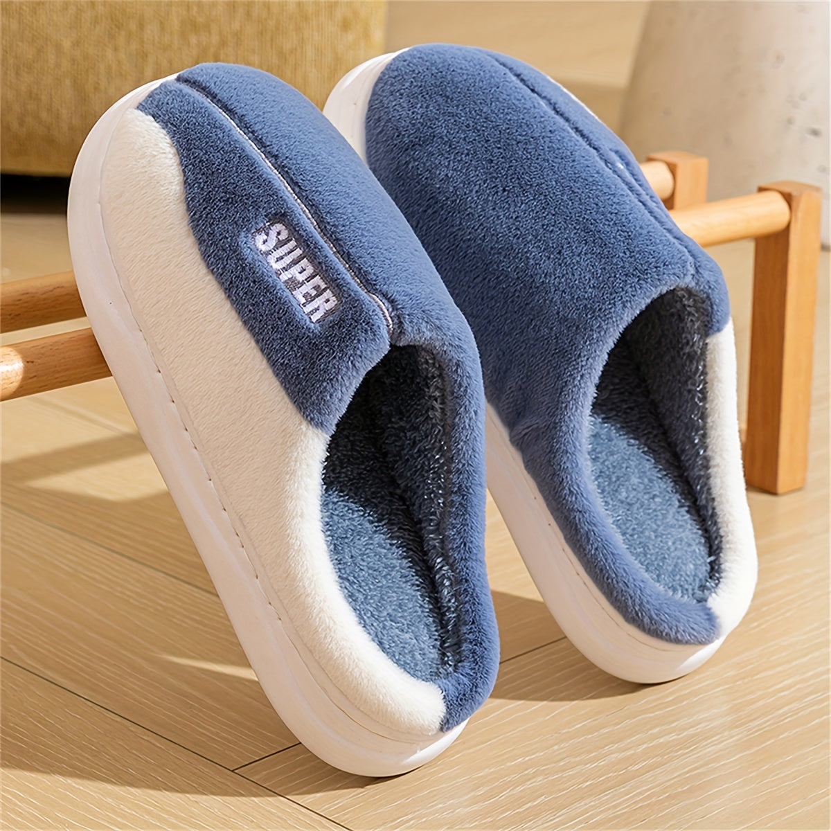 Chinelos de Inverno Bordados e Aconchegantes para Mulheres - Sola Macia, Sapatos de Conforto Fofo para Uso Interno, Design Bicolor com Patch "Super", Ideais para Uso em Casa, Chinelos de Quarto