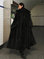 Casaco de pelo falso de cor sólida de tamanho grande, elegante casaco comprido com gola de lapela e mangas compridas para o outono e inverno, roupa de tamanho grande para mulher